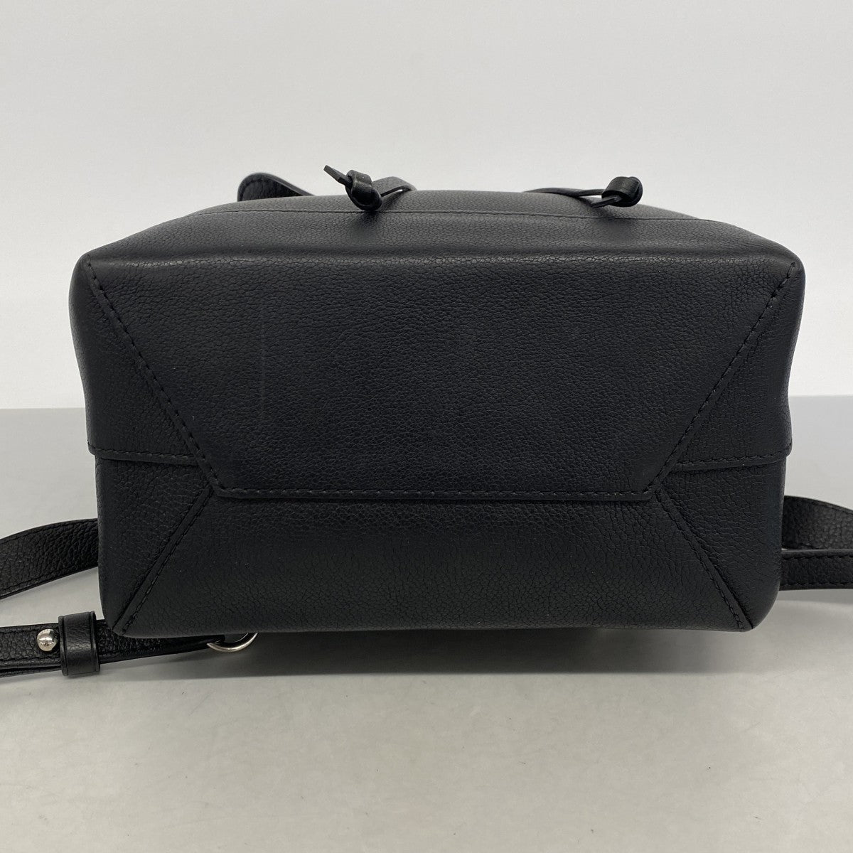 【6gd4503-k】ルイヴィトン リュック・デイパック ロックミーバックパック M41815 ノワール【中古】レディース