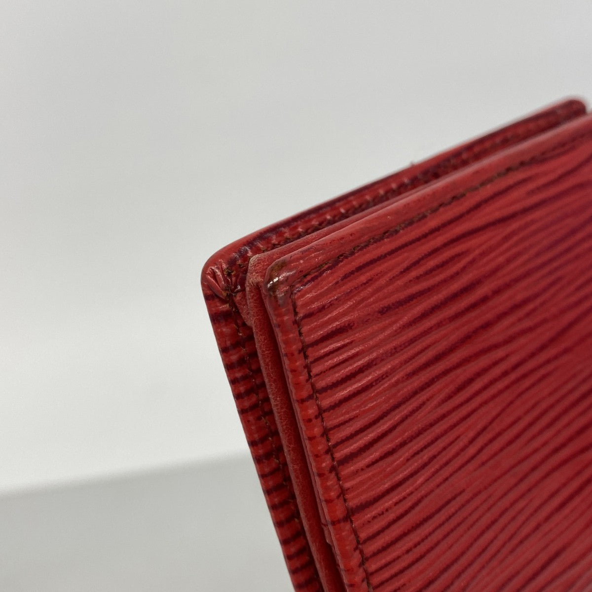 【6gd4563-k】ルイヴィトン コインケース エピ ポルトモネボワット M63697 カスティリアンレッド【中古】レディース