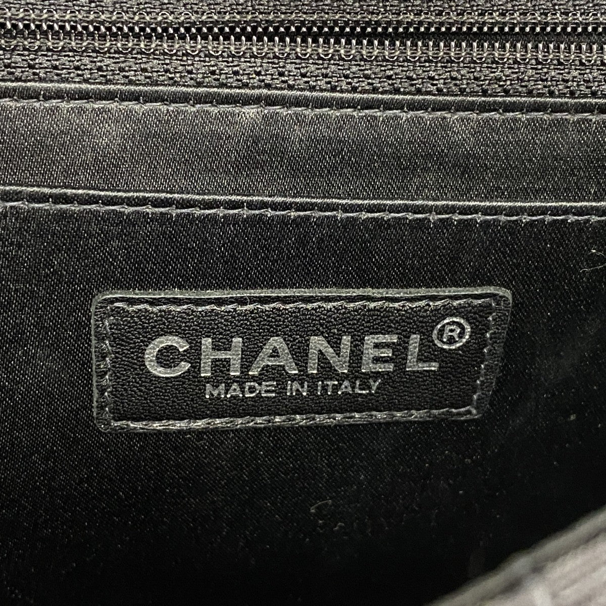 【6gd4715-k】シャネル ショルダーバッグ ニュートラベル ナイロン ブラック シルバー金具【中古】レディース