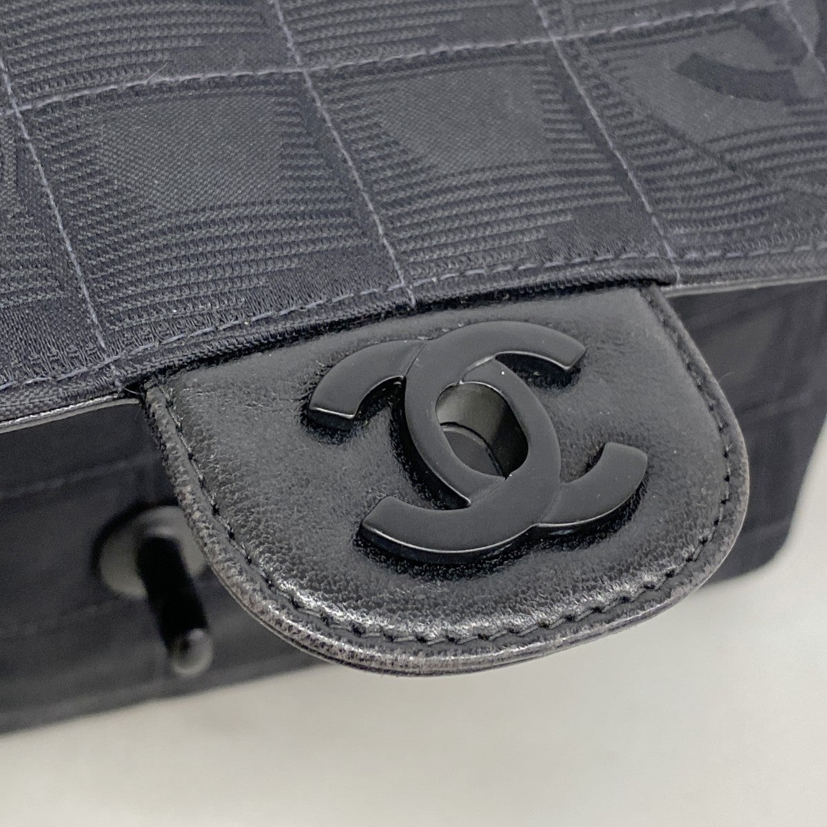 【6gd4715-k】シャネル ショルダーバッグ ニュートラベル ナイロン ブラック シルバー金具【中古】レディース