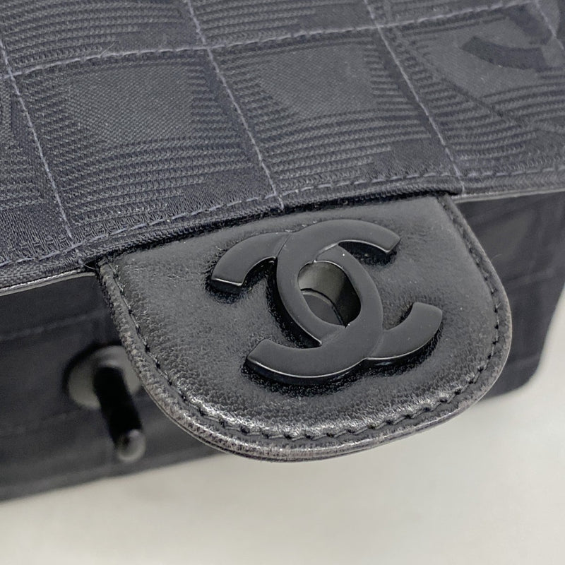 【6gd4715-k】シャネル ショルダーバッグ ニュートラベル ナイロン ブラック シルバー金具【中古】レディース