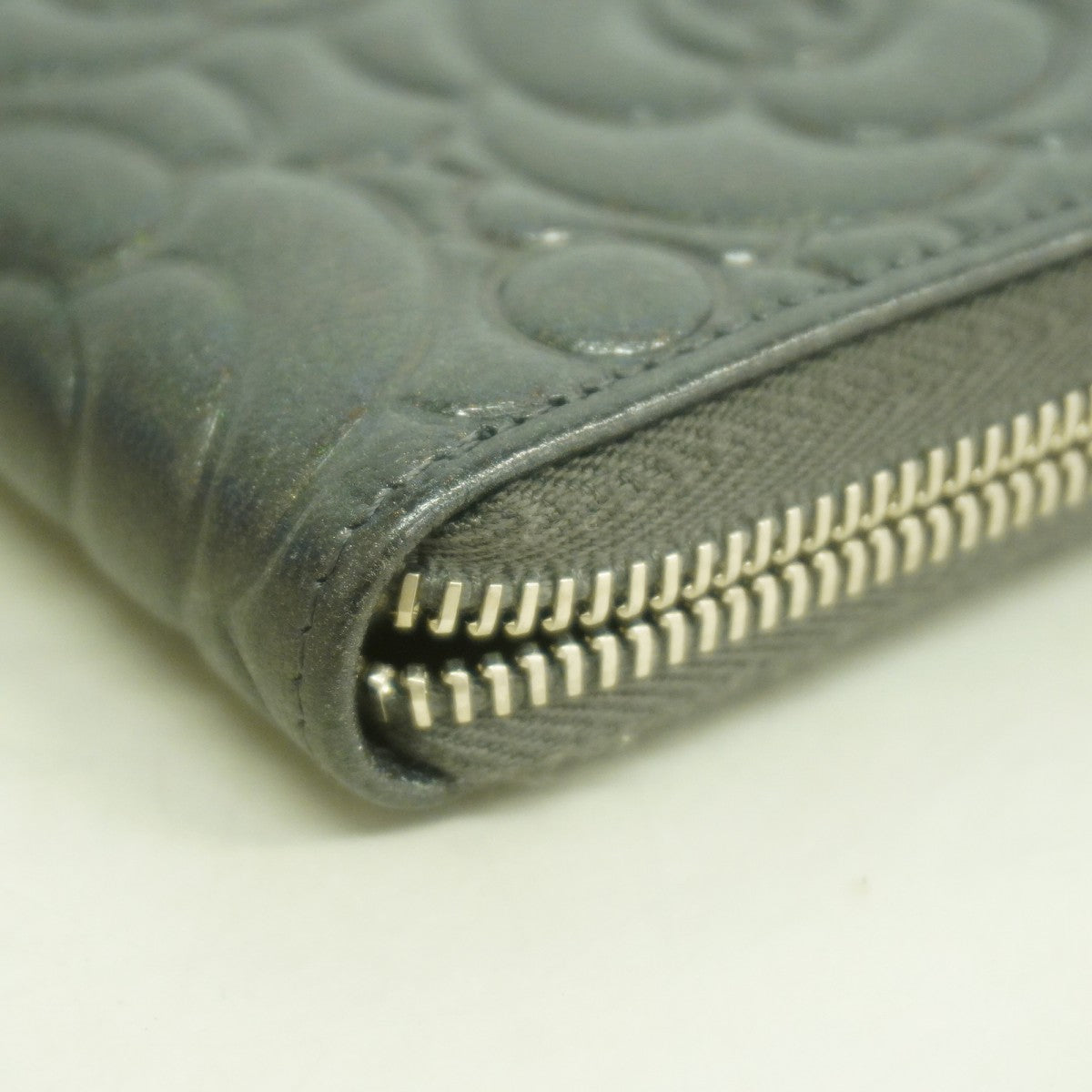 【6gd4732-k】シャネル 長財布 カメリア レザー ダークグレー シルバー金具【中古】レディース