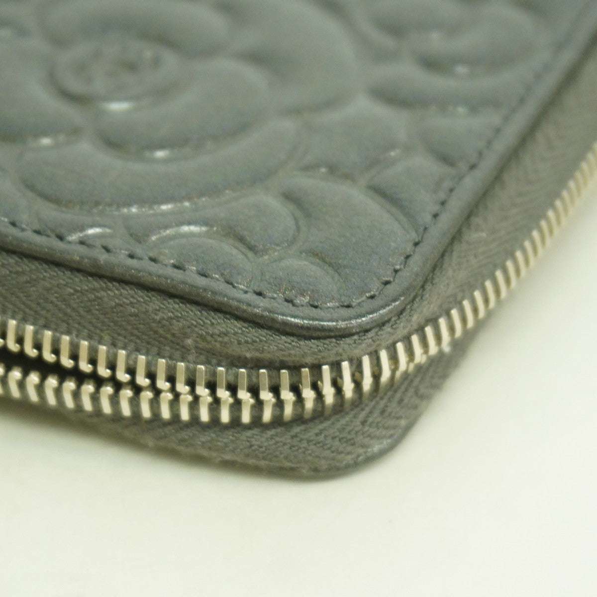 【6gd4732-k】シャネル 長財布 カメリア レザー ダークグレー シルバー金具【中古】レディース