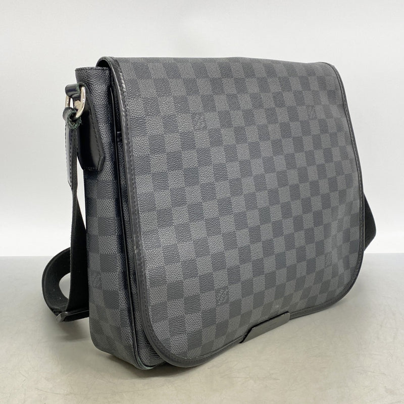 【6gd4742-k】ルイヴィトン ショルダーバッグ ダミエ・グラフィット ダニエルMM N58029 ブラック【中古】メンズ