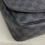 【6gd4742-k】ルイヴィトン ショルダーバッグ ダミエ・グラフィット ダニエルMM N58029 ブラック【中古】メンズ