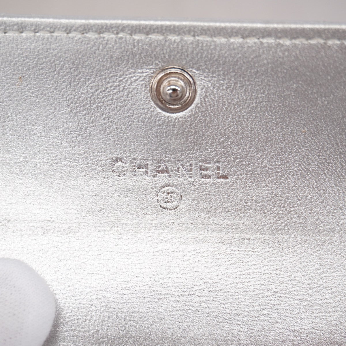 【6gd4751-k】シャネル カードケース マトラッセ ラムスキン シルバー シルバー金具【中古】レディース