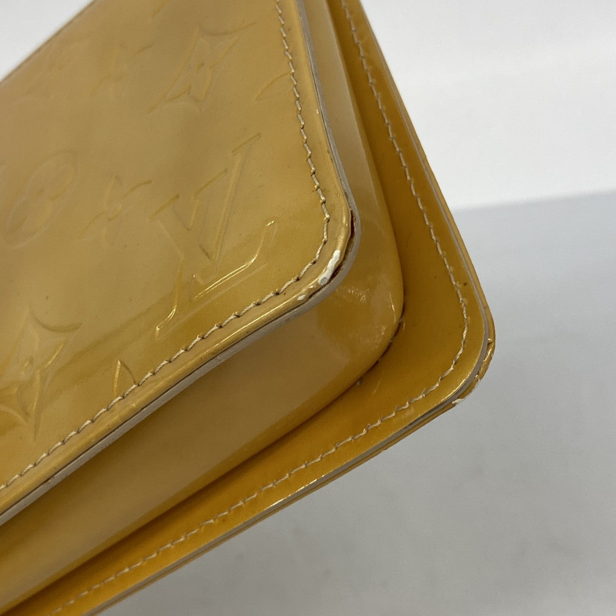 【6gd4865】ルイヴィトン ポーチ ヴェルニ レキシントン M91010 ベージュ【中古】レディース