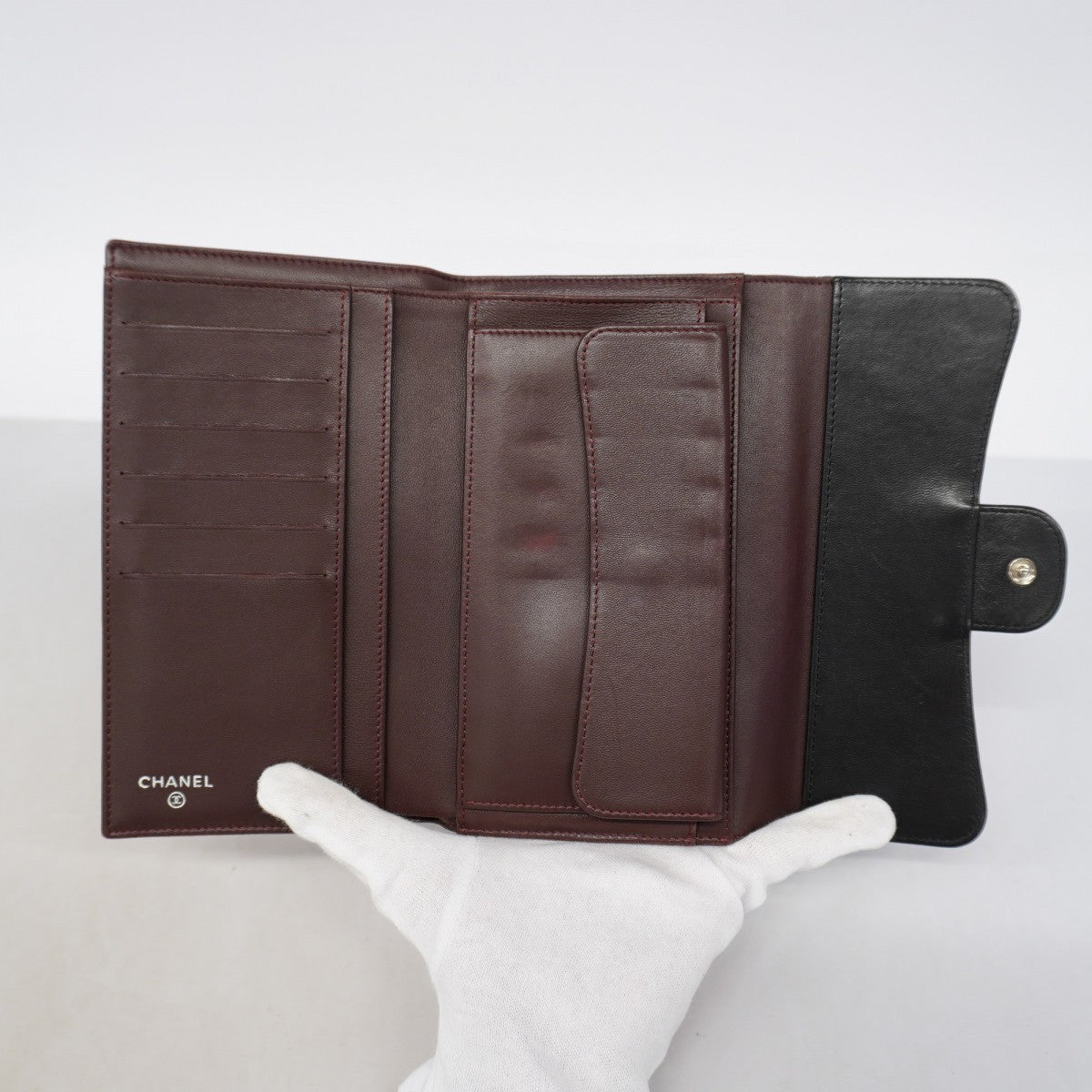 【6gd4898-k】シャネル 三つ折り長財布 マトラッセ ラムスキン ブラック シルバー金具【中古】レディース