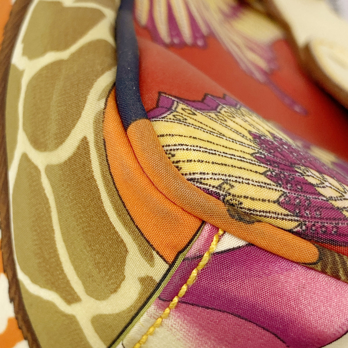 【6gd4938】サルヴァトーレフェラガモ トートバッグ ナイロン マルチカラー ゴールド金具【中古】レディース