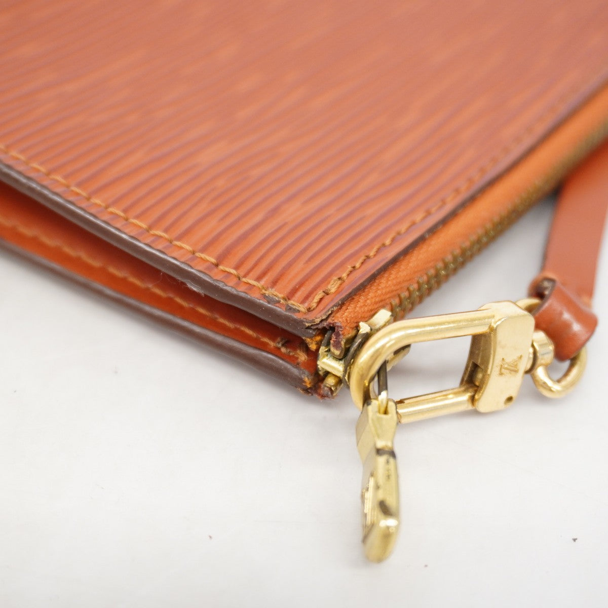 【6gd5072】ルイヴィトン ポーチ エピ ポシェットアクセソワール M52953 ケニアブラウン【中古】レディース