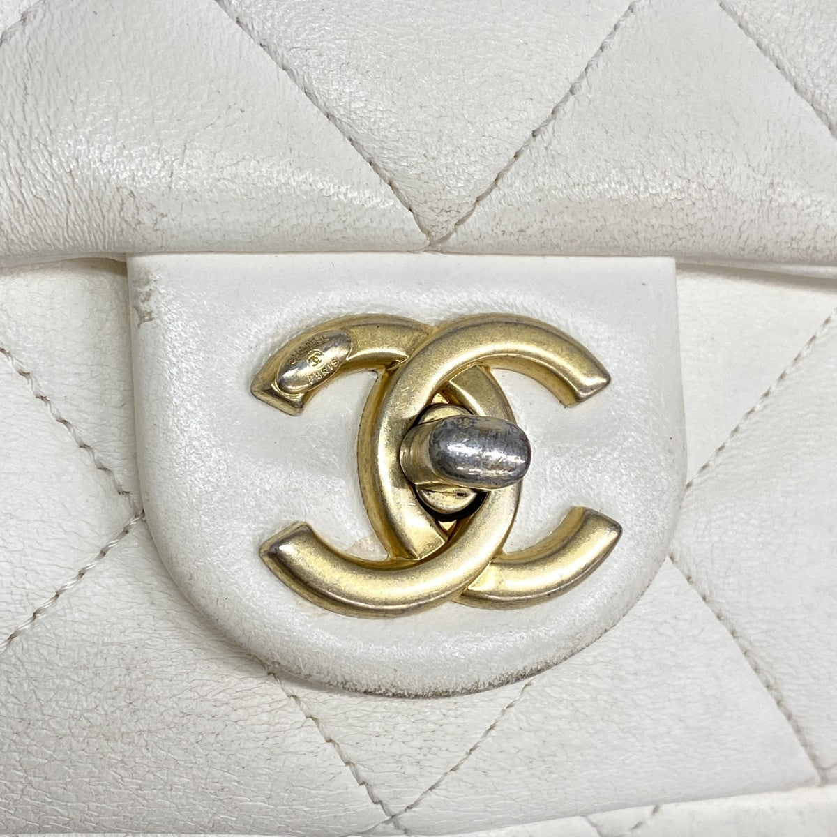 【6gd5254】シャネル ショルダーバッグ マトラッセ チェーンショルダー ラムスキン ホワイト ゴールド金具【中古】レディース