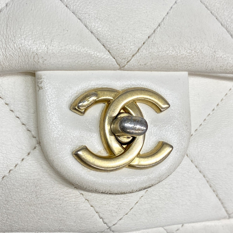 【6gd5254】シャネル ショルダーバッグ マトラッセ チェーンショルダー ラムスキン ホワイト ゴールド金具【中古】レディース
