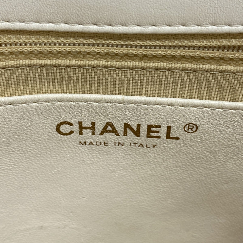 【6gd5254】シャネル ショルダーバッグ マトラッセ チェーンショルダー ラムスキン ホワイト ゴールド金具【中古】レディース