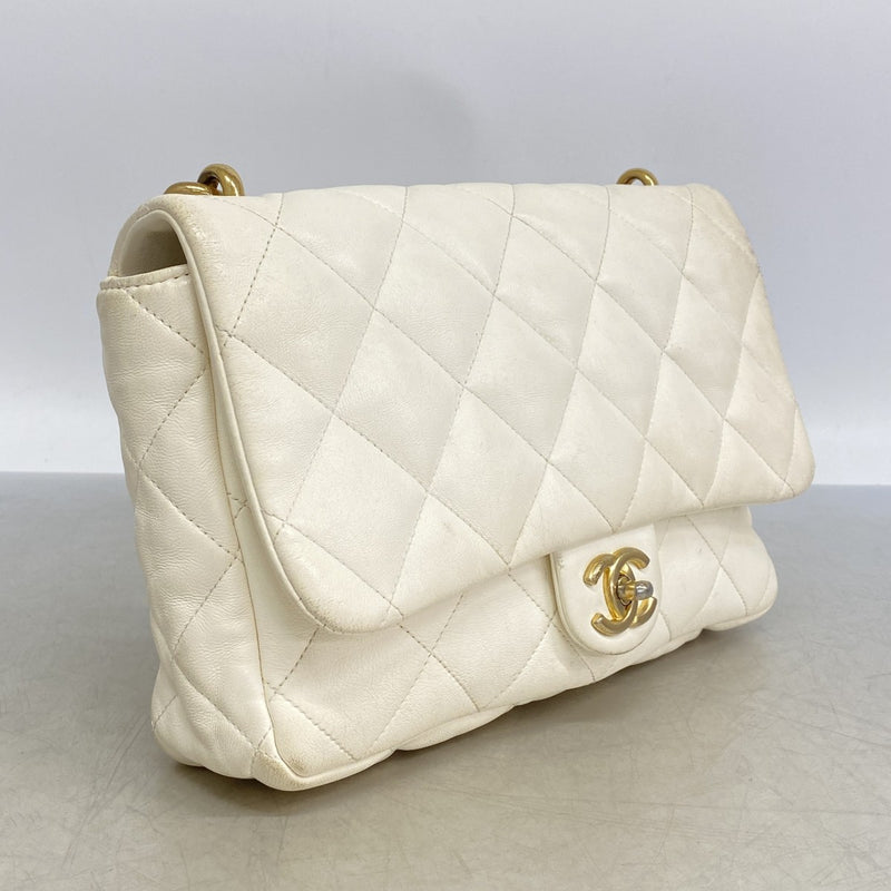 【6gd5254】シャネル ショルダーバッグ マトラッセ チェーンショルダー ラムスキン ホワイト ゴールド金具【中古】レディース