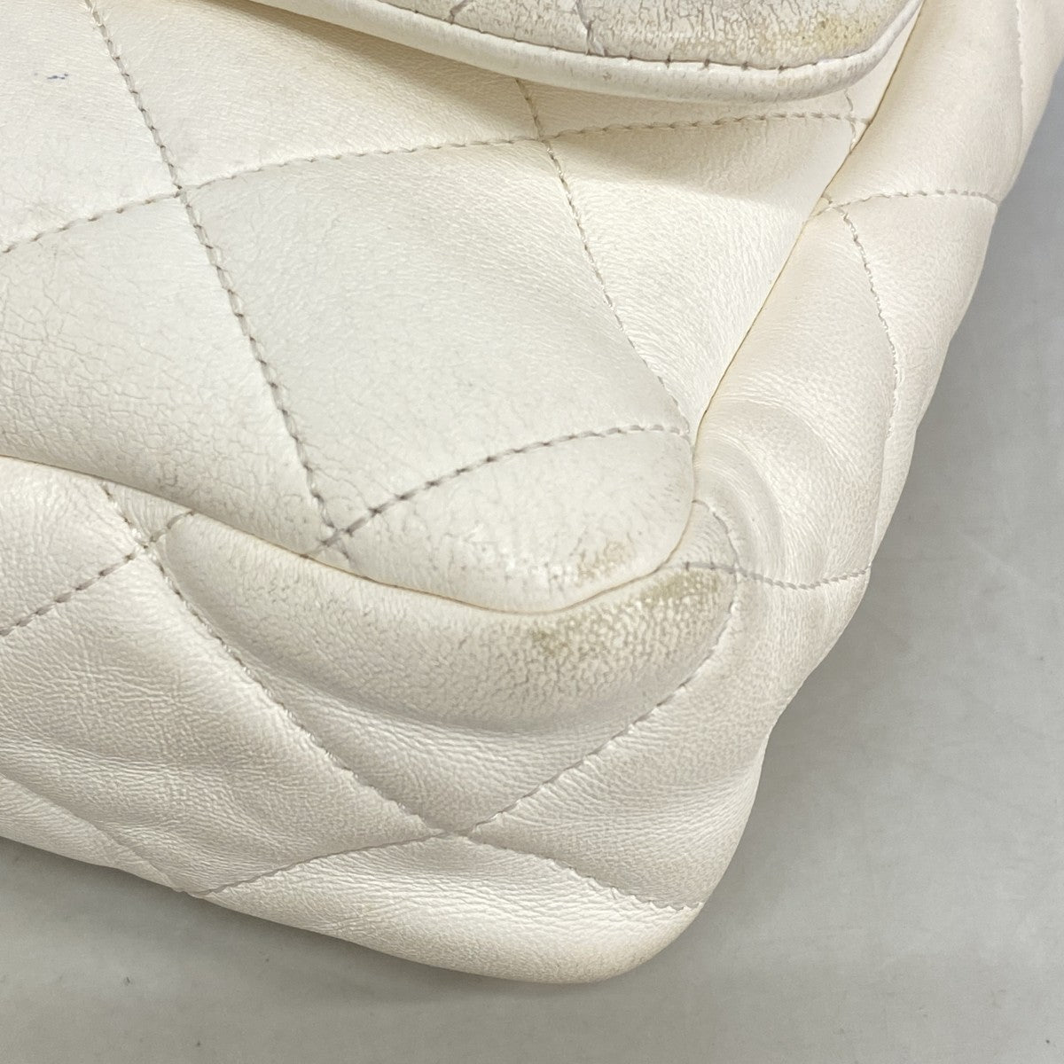 【6gd5254】シャネル ショルダーバッグ マトラッセ チェーンショルダー ラムスキン ホワイト ゴールド金具【中古】レディース