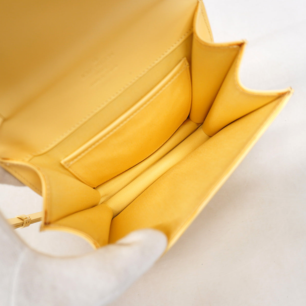 【6ge5447-k】ルイヴィトン ショルダーバッグ エピ ビアリッツ M5293A ヴァニラ【中古】レディース