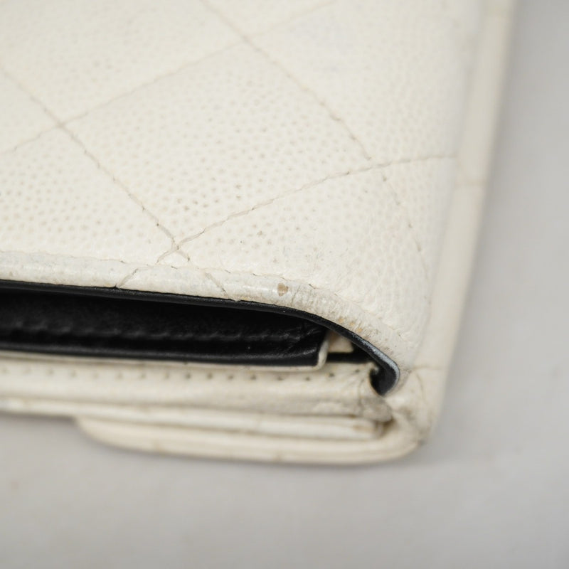 【6ge5460-k】シャネル 三つ折り財布 マトラッセ キャビアスキン ホワイト シルバー金具【中古】レディース