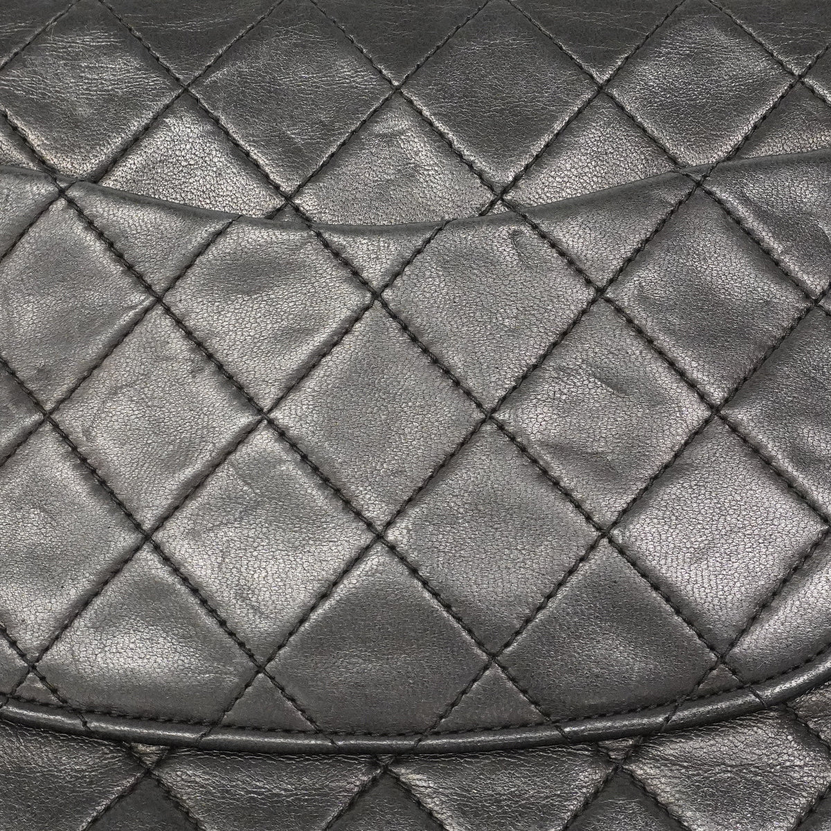 【6ge5480】シャネル ショルダーバッグ マトラッセ Wフラップ Wチェーン ラムスキン ブラック ゴールド金具【中古】レディース
