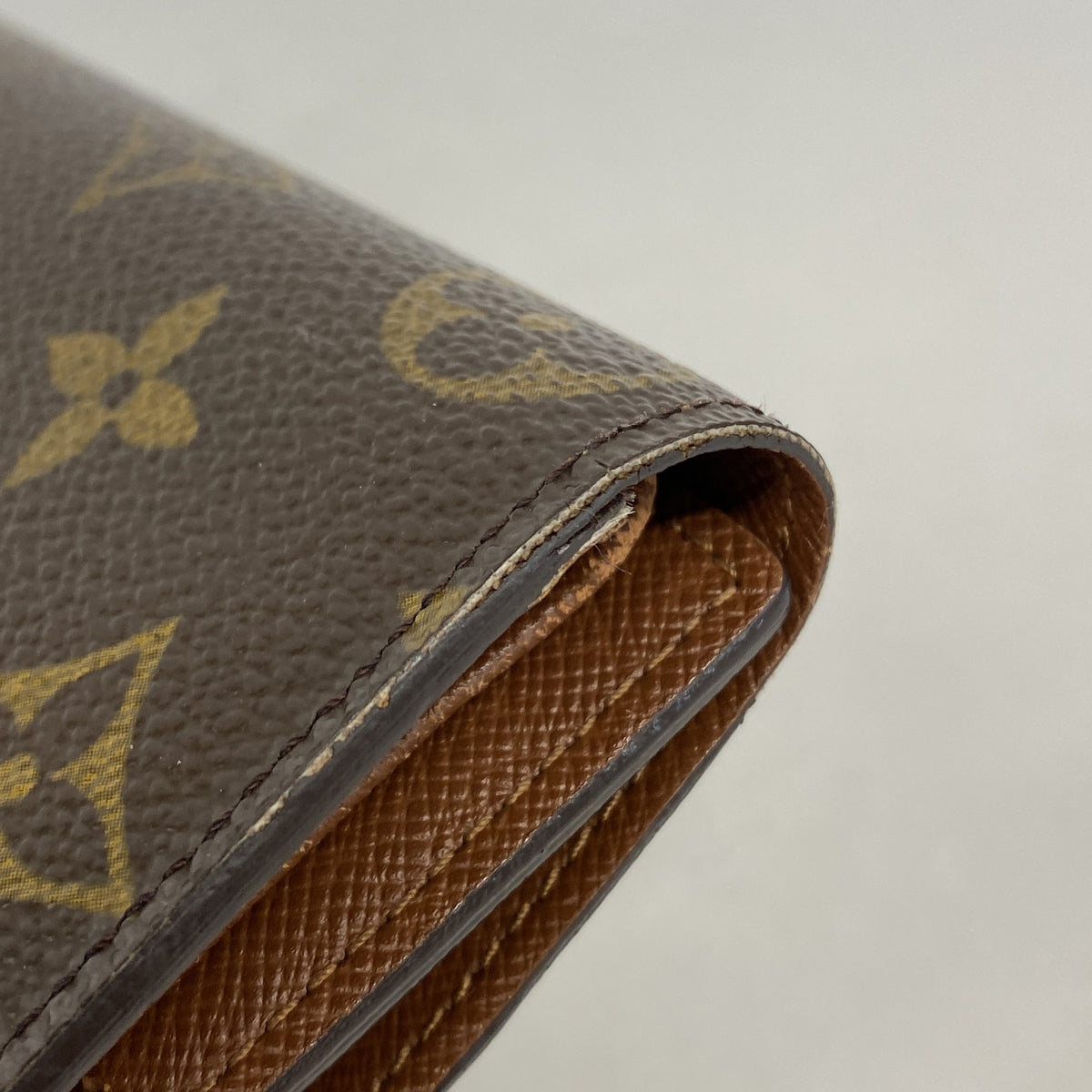 【6ge5495】ルイヴィトン 三つ折り長財布 モノグラム ポルトトレゾールインターナショナル M61215 ブラウン【中古】メンズ レディース ユニセックス