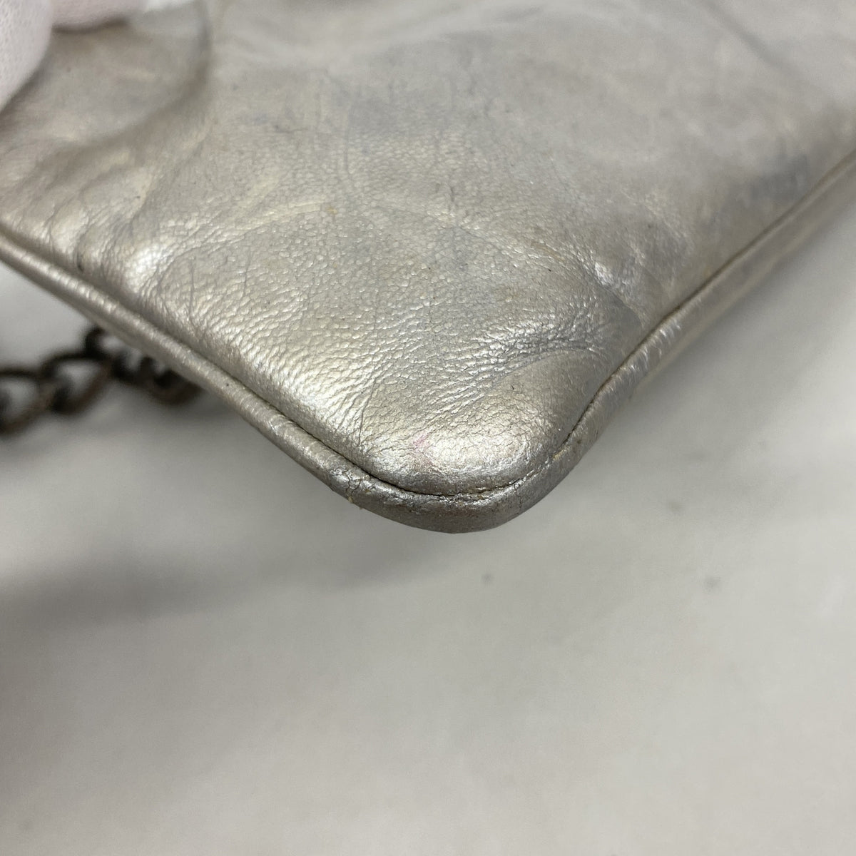【6ge5531】シャネル ポーチ カメリア レザー シルバー シルバー金具【中古】レディース