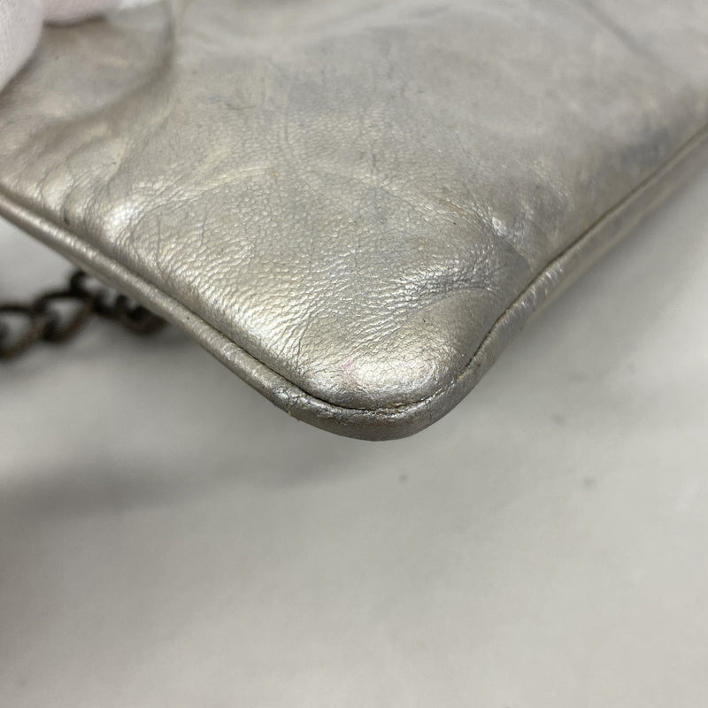 【6ge5531】シャネル ポーチ カメリア レザー シルバー シルバー金具【中古】レディース