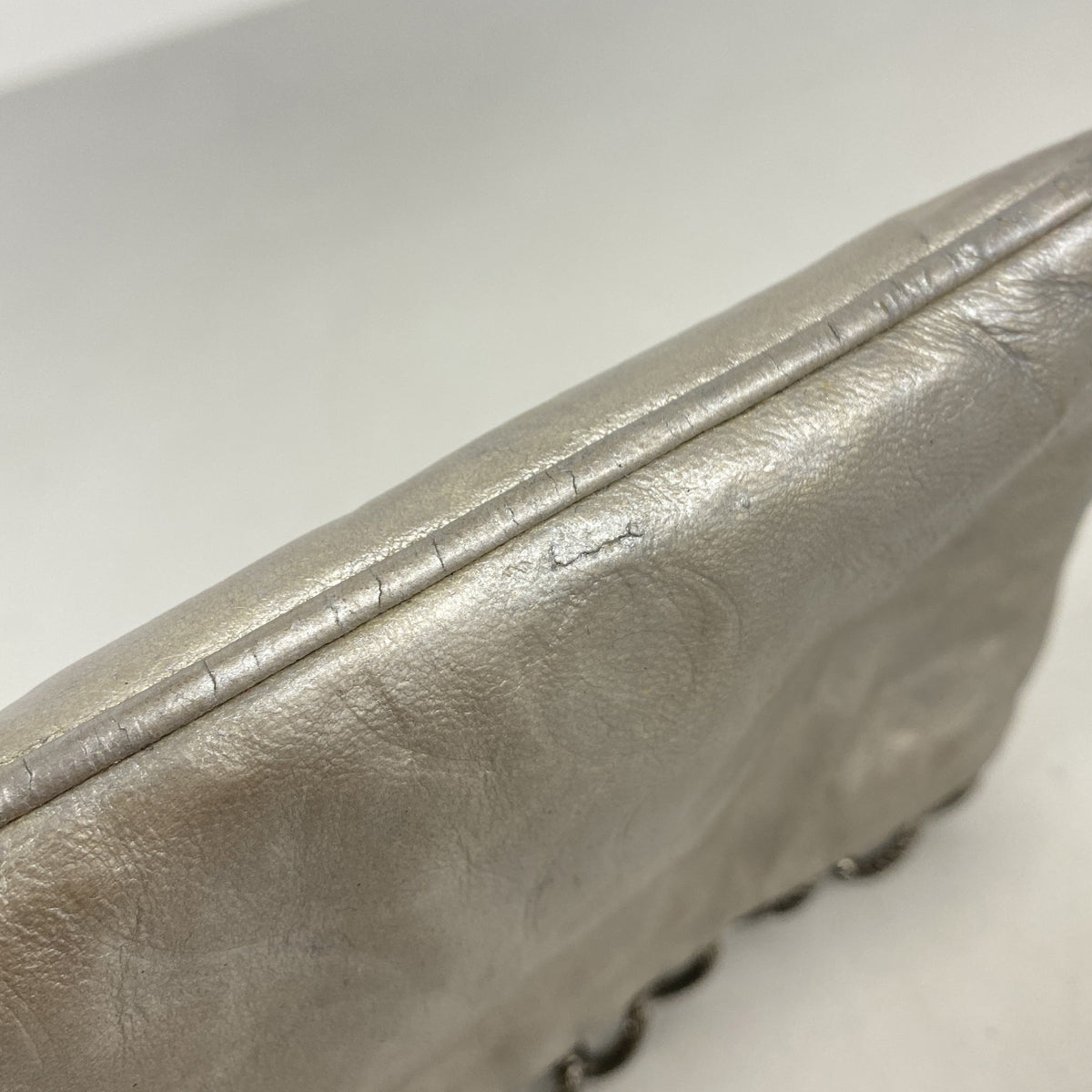 【6ge5531】シャネル ポーチ カメリア レザー シルバー シルバー金具【中古】レディース
