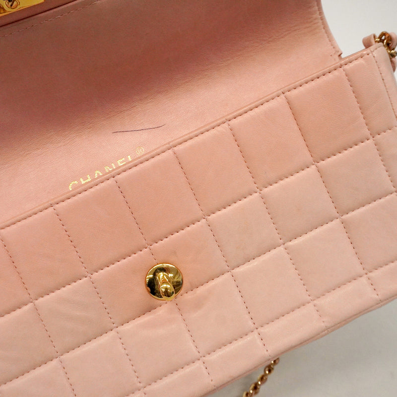 【6ge5560】シャネル ショルダーバッグ チョコバー チェーンショルダー ラムスキン ピンク ゴールド金具【中古】レディース