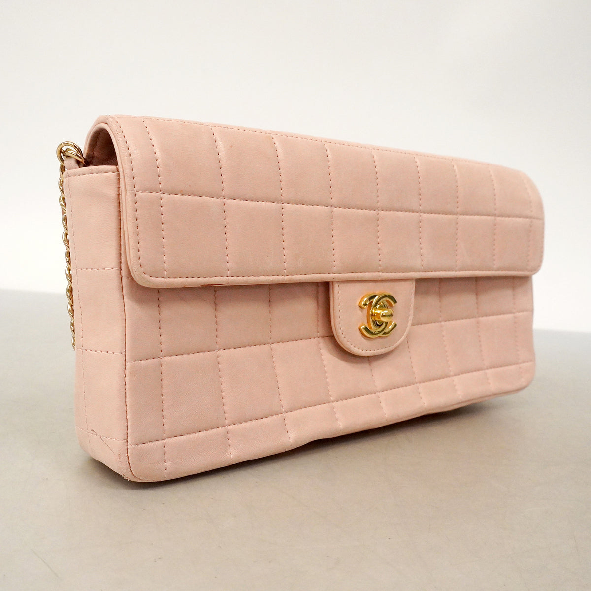 【6ge5560】シャネル ショルダーバッグ チョコバー チェーンショルダー ラムスキン ピンク ゴールド金具【中古】レディース