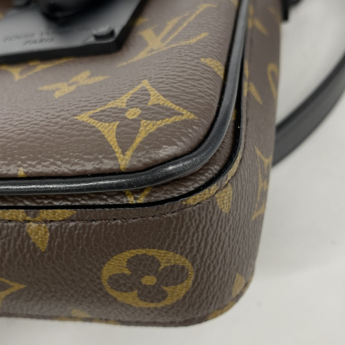 【6ge5620】ルイヴィトン ショルダーバッグ モノグラム・マカサー Sロックヴェルティカルウェアラブルウォレット M81522 ブラウン ブラック【中古】メンズ