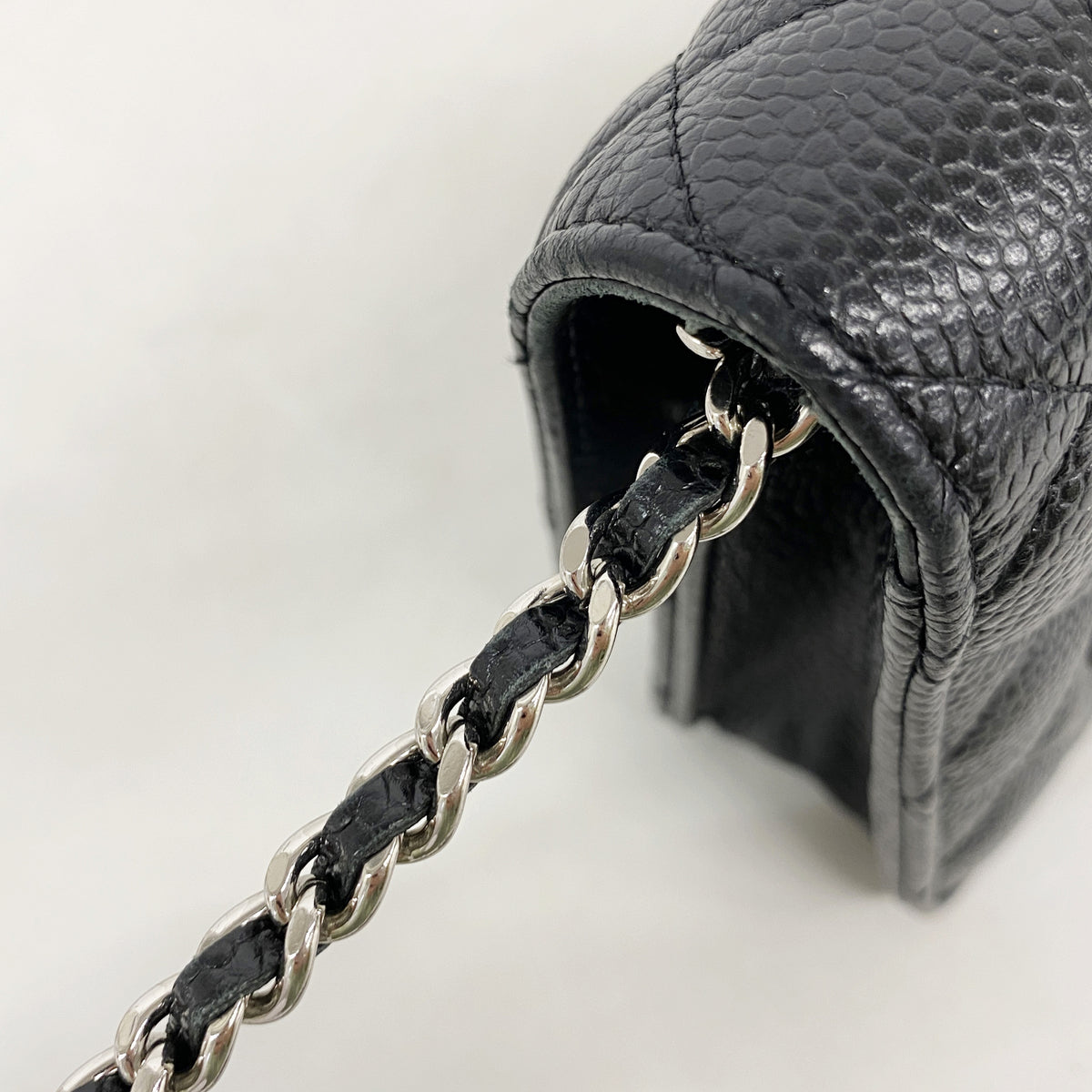【6ge5673-h】シャネル ショルダーウォレット マトラッセ チェーンショルダー キャビアスキン ブラック シルバー金具【中古】レディース