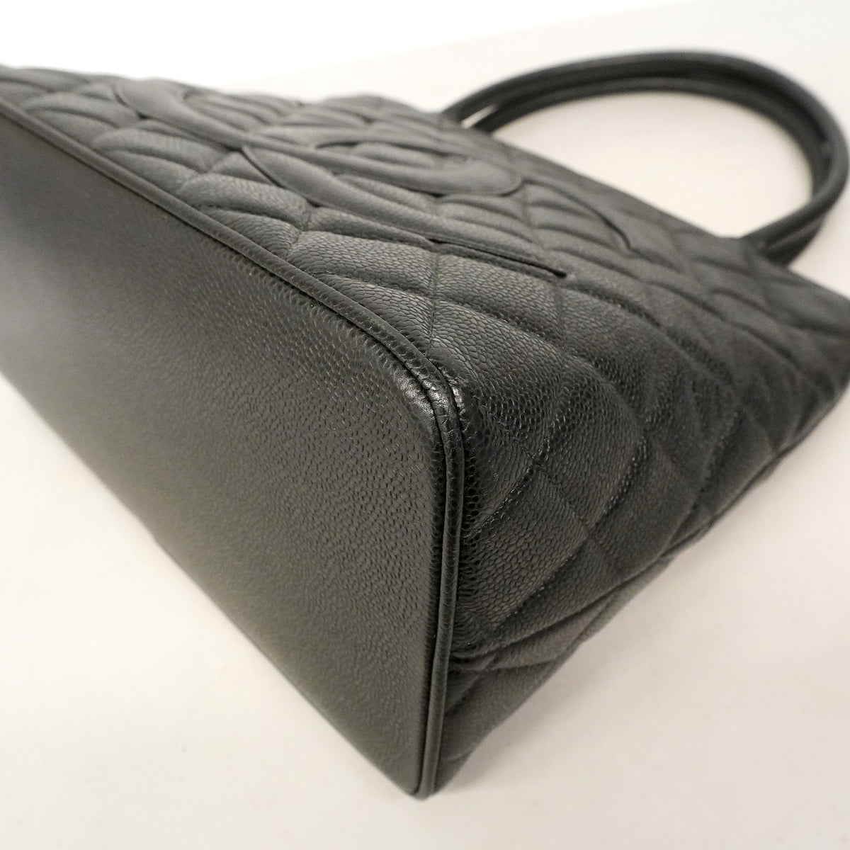 【6ge5708-h】シャネル トートバッグ 復刻トート キャビアスキン ブラック ゴールド金具【中古】レディース