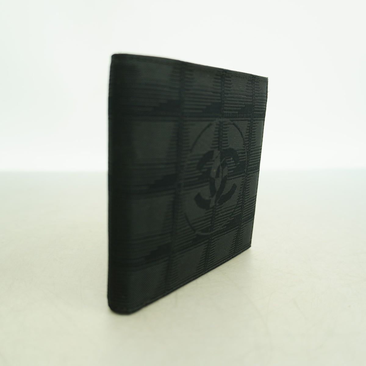 【6ge5753-k】シャネル 財布 ニュートラベル ナイロン キャンバス ブラック シルバー金具【中古】レディース