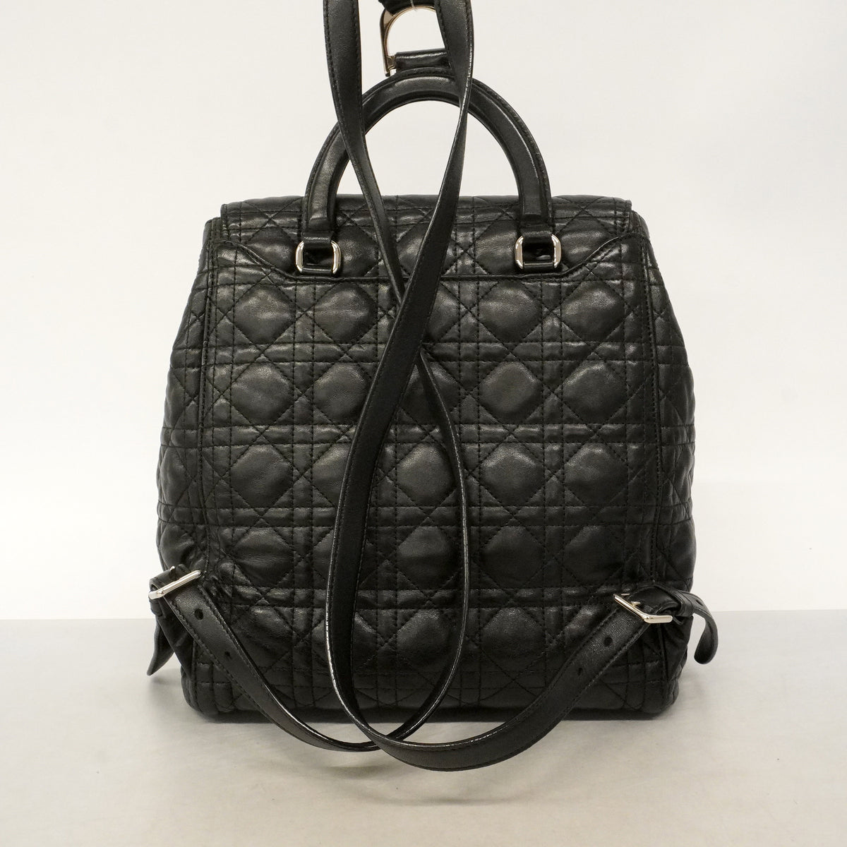 【6ge5776】クリスチャンディオール リュック・デイパック カナージュ レザー ブラック シルバー金具【中古】レディース