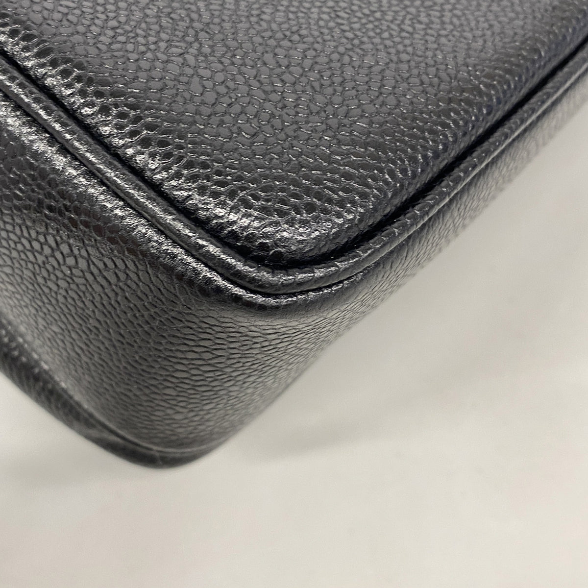 【6ge5786-k】シャネル チェーントート キャビアスキン ブラック ゴールド金具【中古】レディース