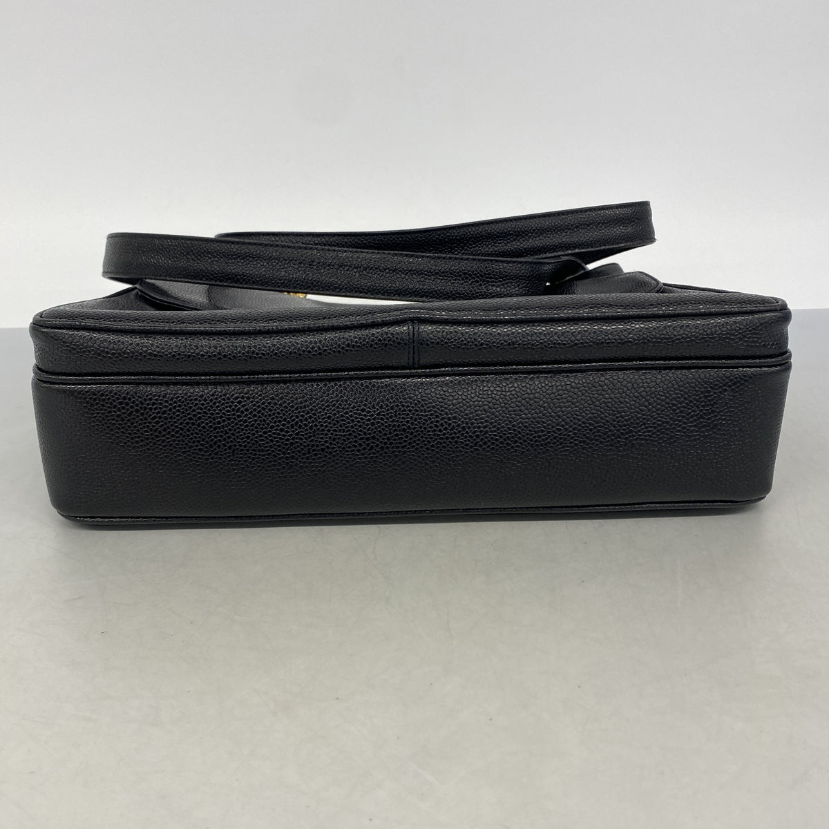 【6ge5786-k】シャネル チェーントート キャビアスキン ブラック ゴールド金具【中古】レディース