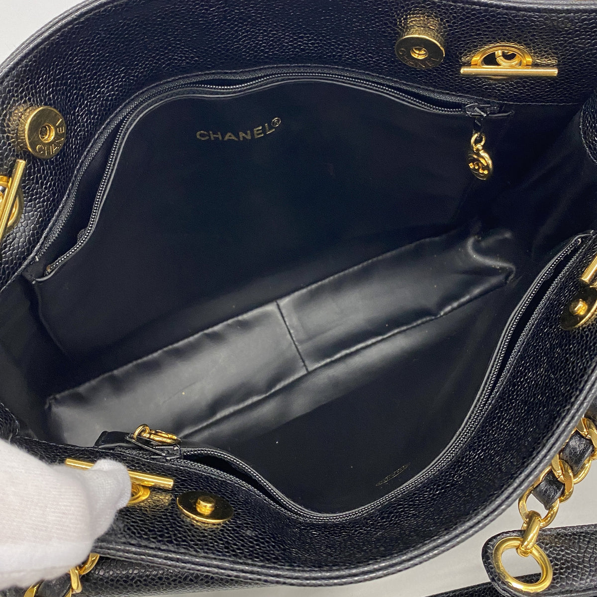 【6ge5786-k】シャネル チェーントート キャビアスキン ブラック ゴールド金具【中古】レディース