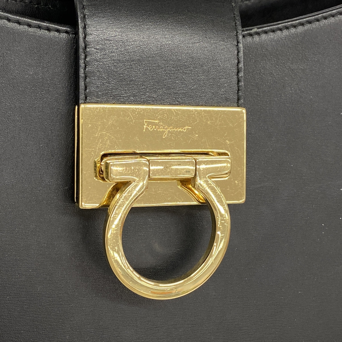 【6ge5800】サルヴァトーレフェラガモ ショルダーバッグ ガンチーニ レザー ブラック ゴールド金具【中古】レディース