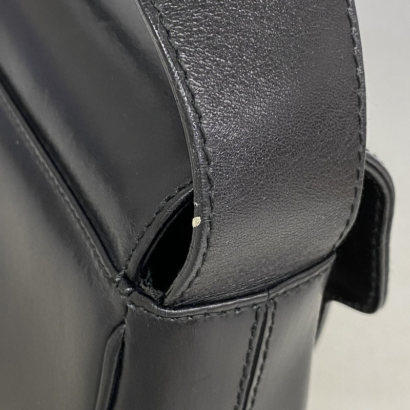 【6ge5801】サルヴァトーレフェラガモ ショルダーバッグ ヴァラ レザー ブラック ゴールド金具【中古】レディース