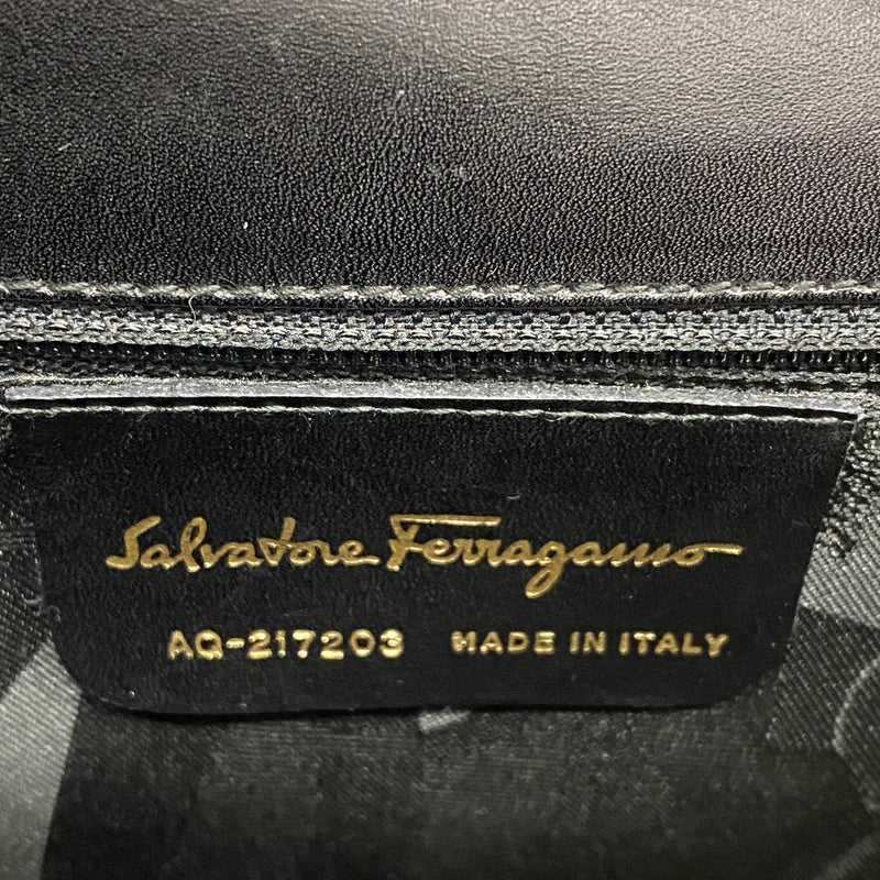 【6ge5801】サルヴァトーレフェラガモ ショルダーバッグ ヴァラ レザー ブラック ゴールド金具【中古】レディース
