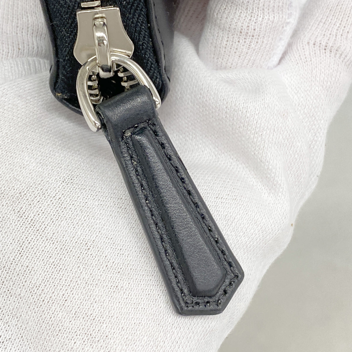【6ge5807】フェンディ 長財布 スクエアアイ レザー ブラック シルバー金具【中古】レディース