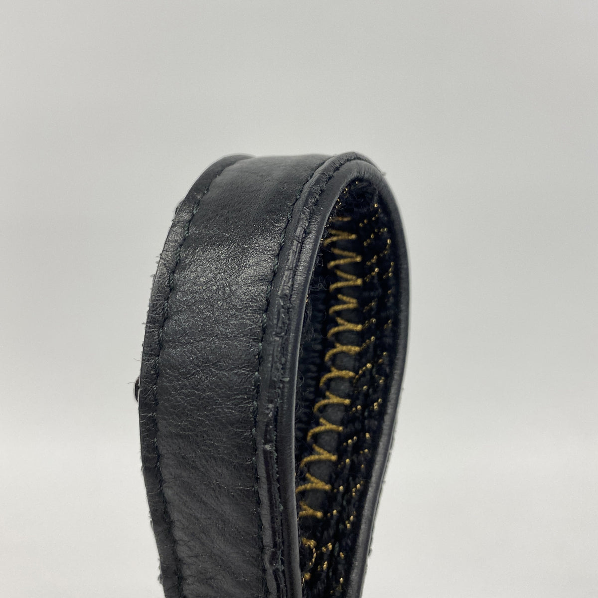 【6ge5809】サルヴァトーレフェラガモ ショルダーバッグ ベロア ブラック ゴールド金具【中古】レディース