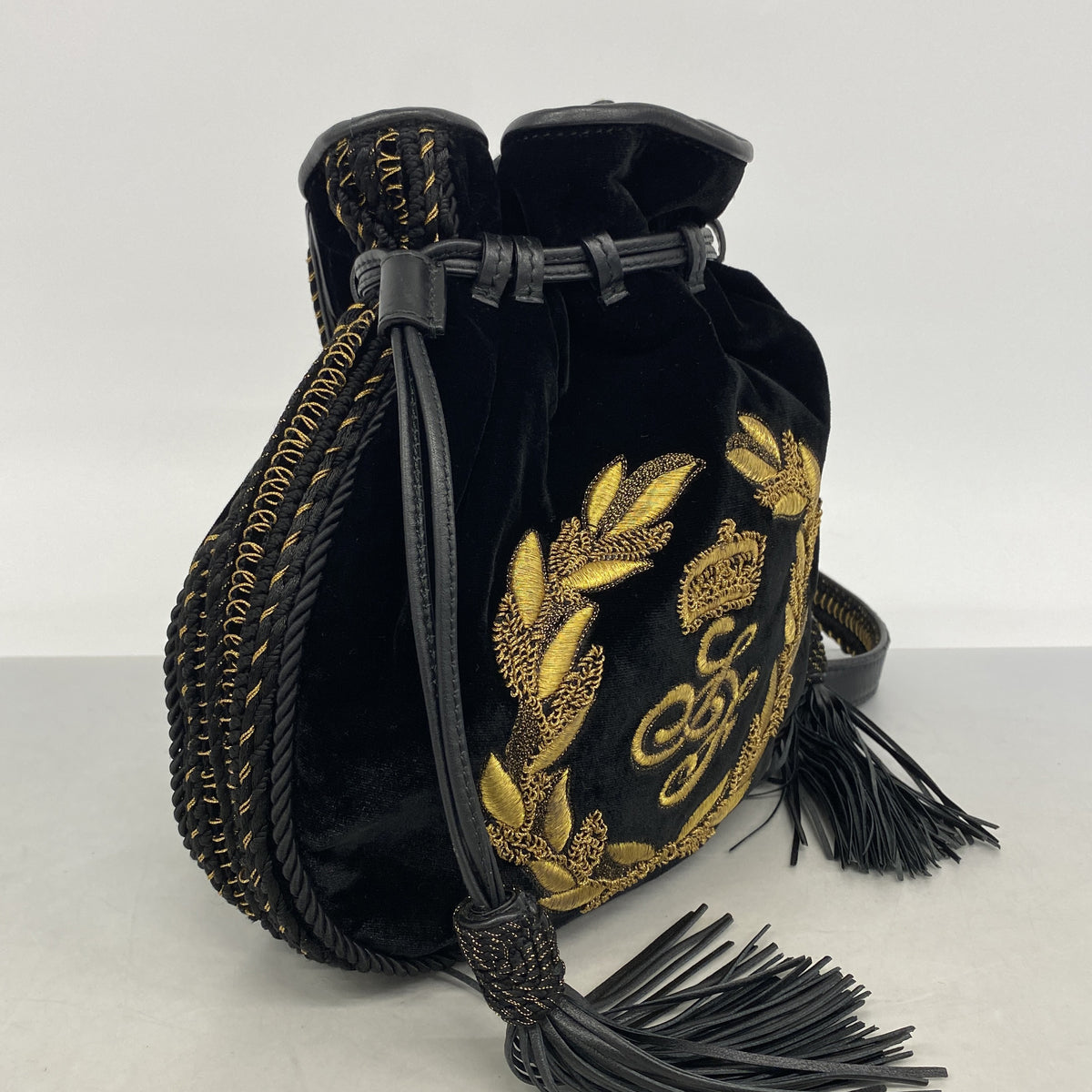 【6ge5809】サルヴァトーレフェラガモ ショルダーバッグ ベロア ブラック ゴールド金具【中古】レディース