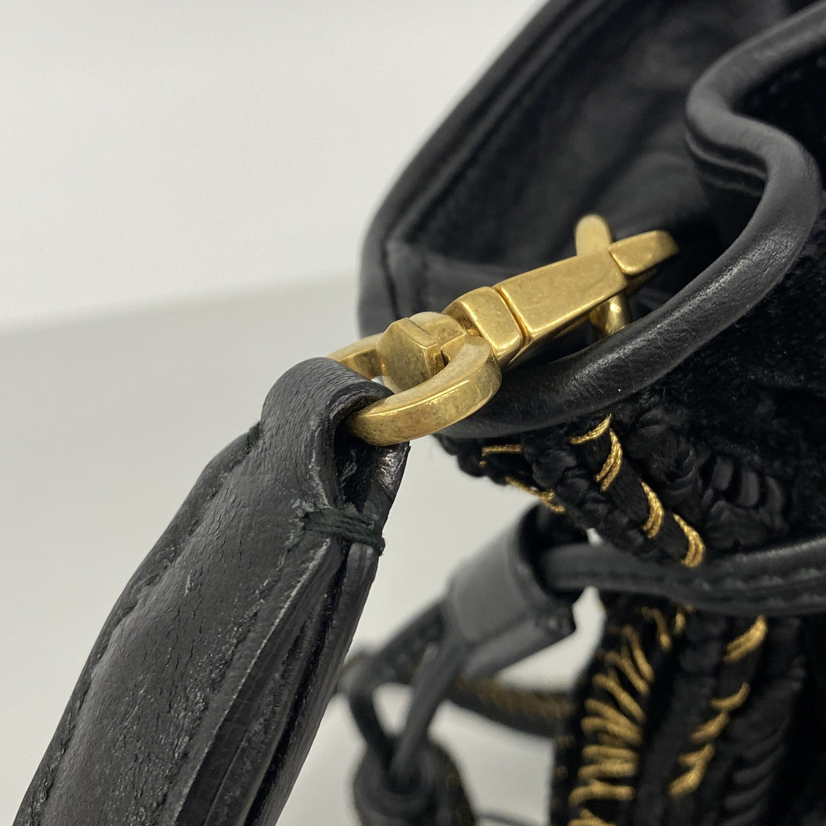 【6ge5809】サルヴァトーレフェラガモ ショルダーバッグ ベロア ブラック ゴールド金具【中古】レディース