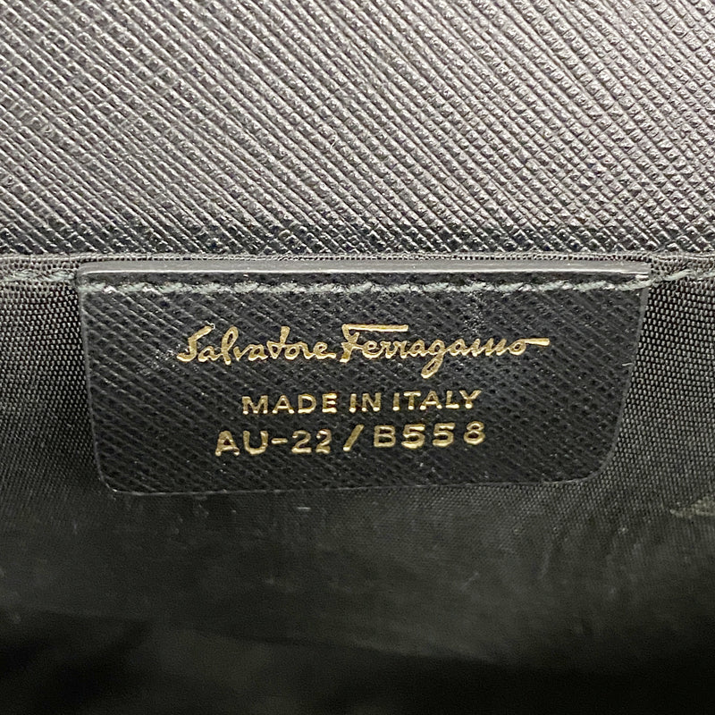 【6ge5830】サルヴァトーレフェラガモ ショルダーバッグ ヴァラ レザー ブラック ゴールド金具【中古】レディース