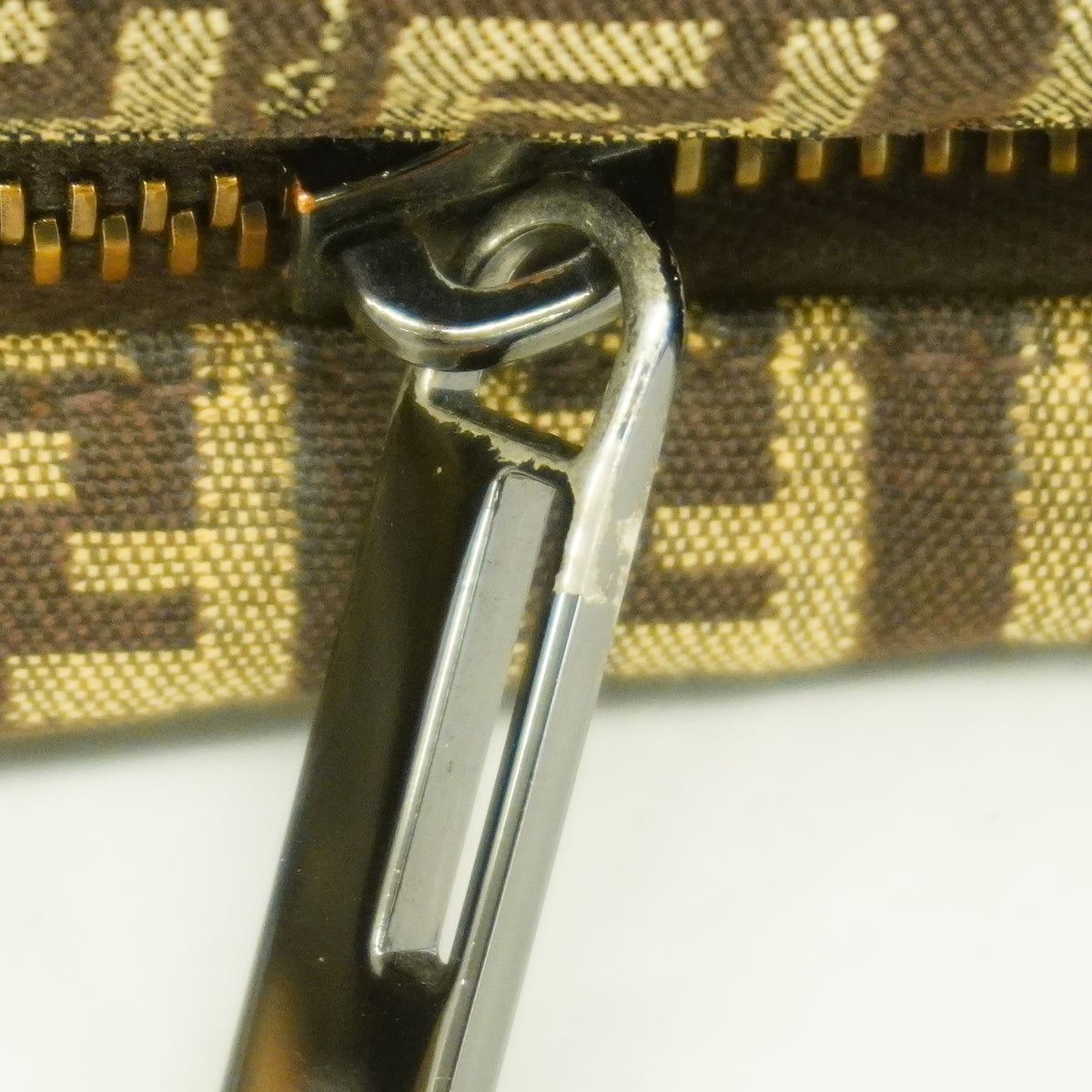 【6ge5833】フェンディ ショルダーバッグ ズッキーノ ナイロンキャンバス ブラウン ベージュ シルバー金具【中古】レディース