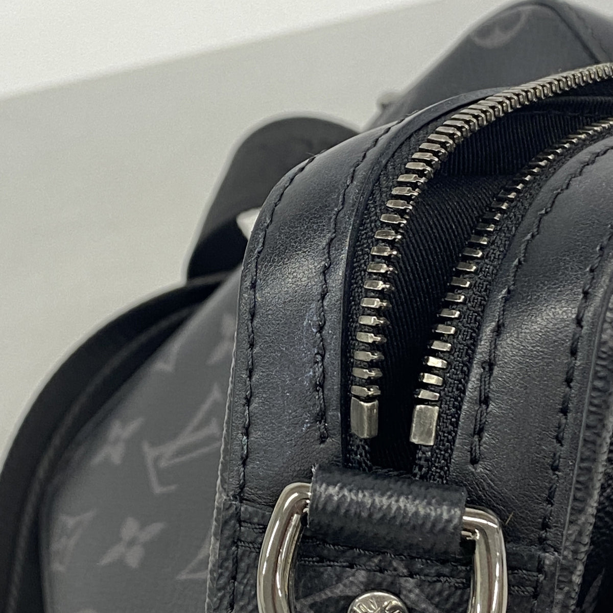 【6ge6169】ルイヴィトン ショルダーバッグ モノグラム・エクリプス リバース トリオメッセンジャー M69443 ブラック グレー【中古】メンズ