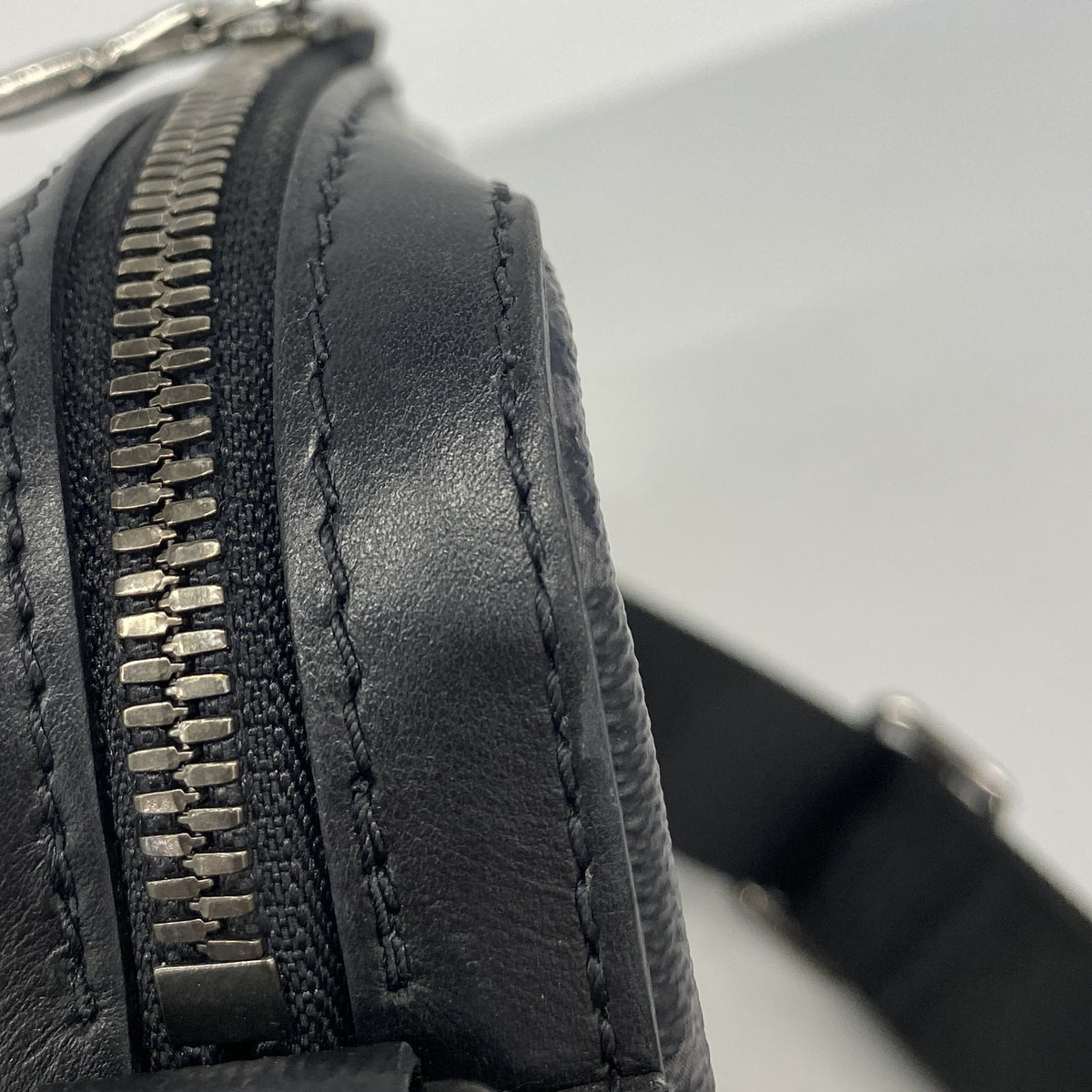【6ge6169】ルイヴィトン ショルダーバッグ モノグラム・エクリプス リバース トリオメッセンジャー M69443 ブラック グレー【中古】メンズ