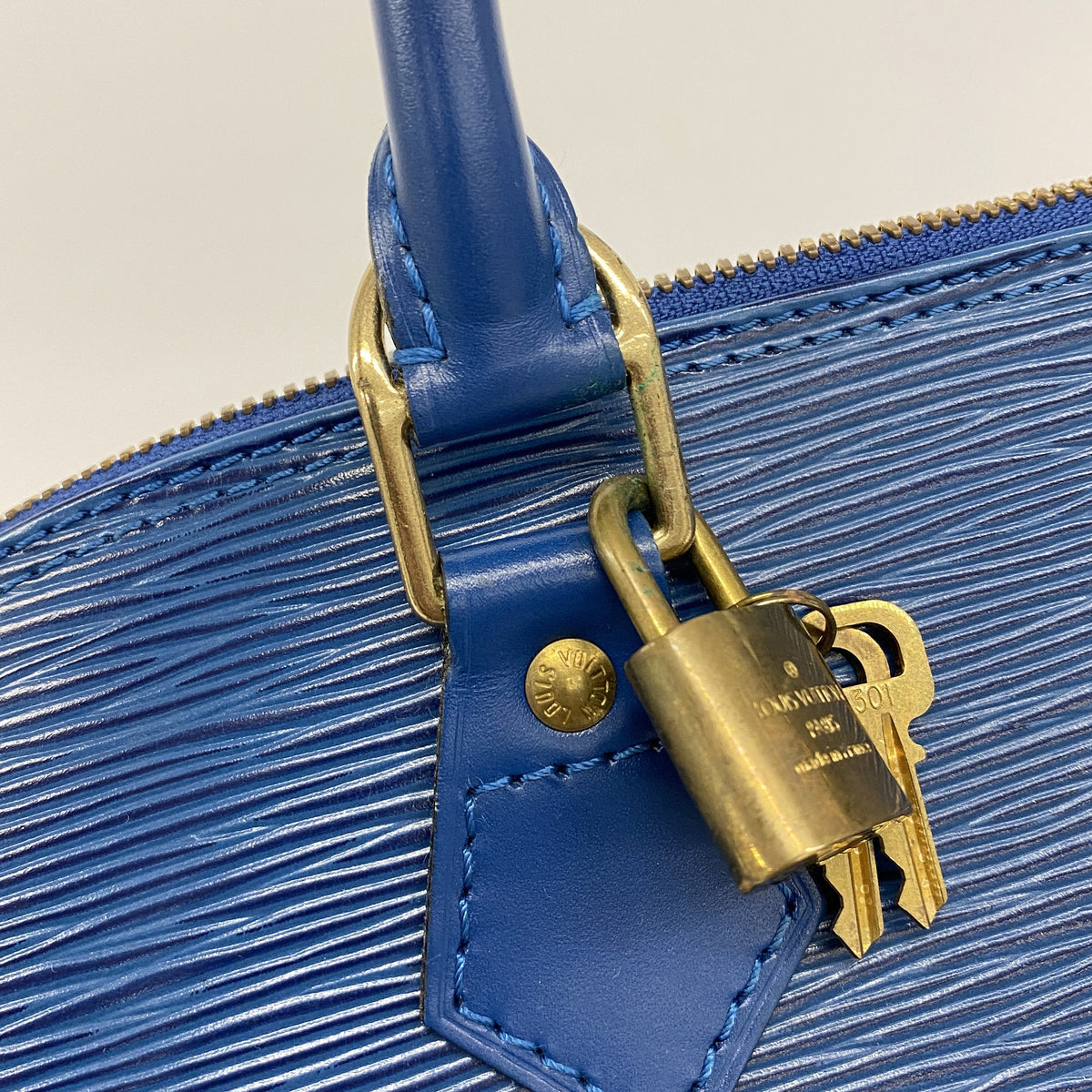 【6ge6172】ルイヴィトン ハンドバッグ エピ アルマ M52145 トレドブルー【中古】レディース