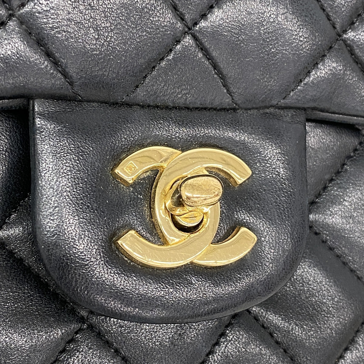 【6ge6194】シャネル ショルダーバッグ マトラッセ Wフラップ Wチェーン ラムスキン ブラック ゴールド金具【中古】レディース