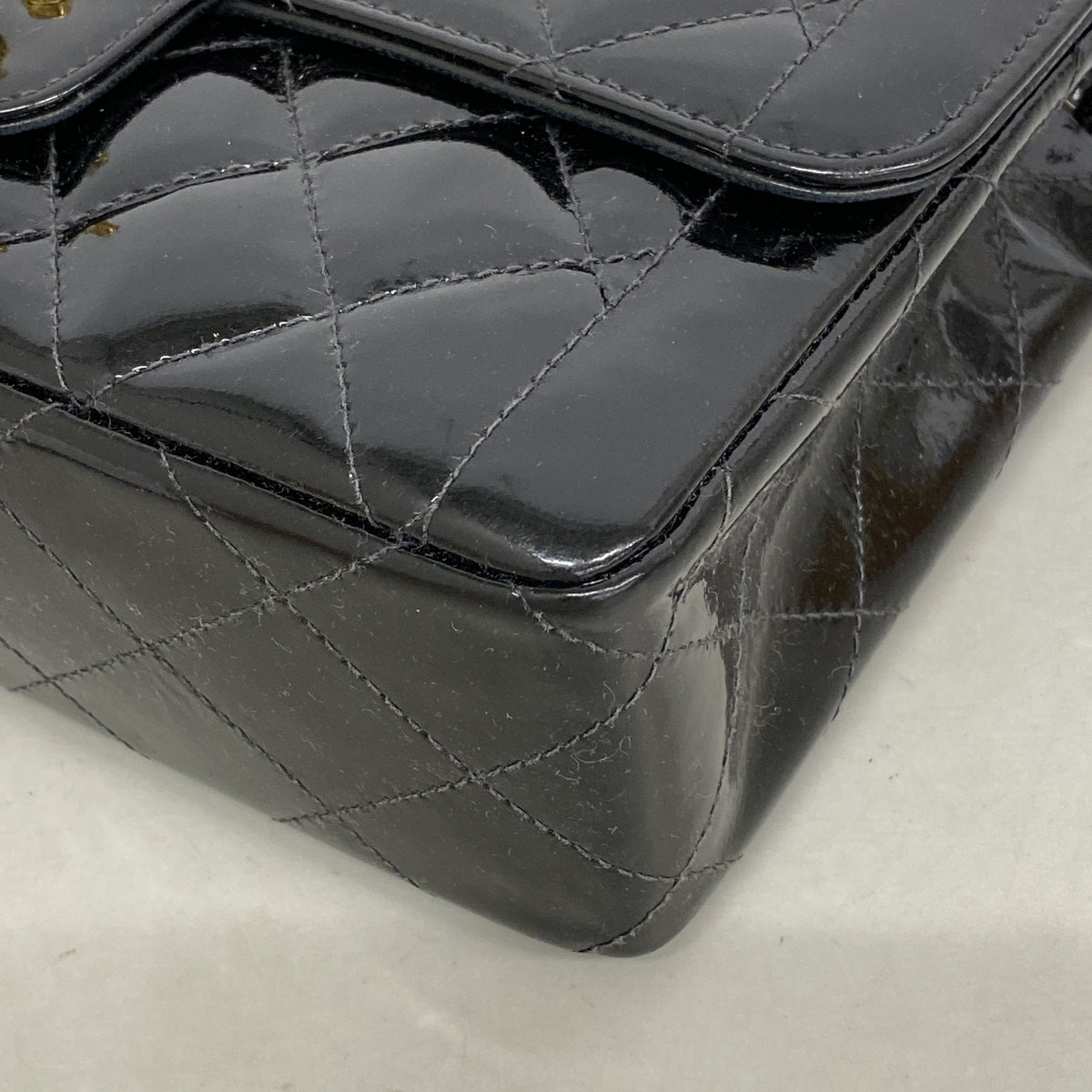 【6ge6279-k】シャネル ショルダーバッグ マトラッセ チェーンショルダー パテントレザー ブラック ゴールド金具【中古】レディース